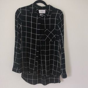 Distrikt button up top